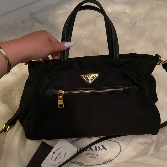 Prada authentic bag - Picture 1 of 8